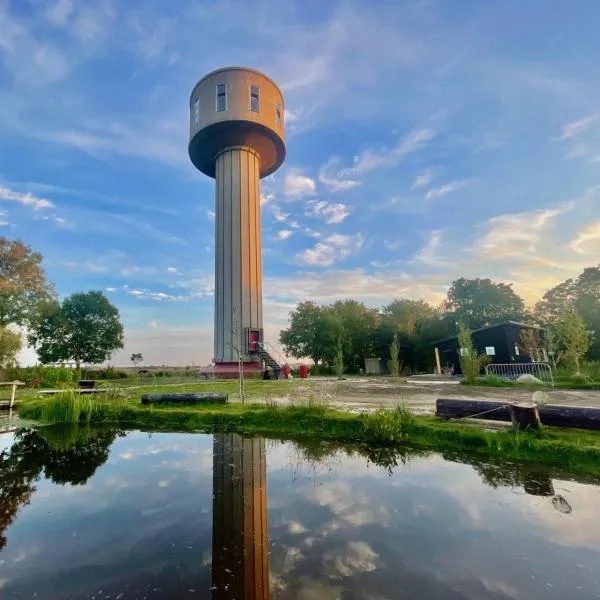 Watertorenhotel Wadhoog，位于Sint Jacobiparochie的酒店
