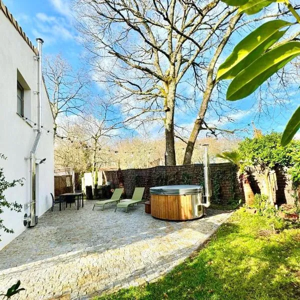 Ma cabane à oiseaux bain Nordique sous supplément，位于雅莱地区圣梅达尔的酒店