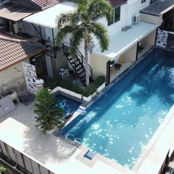 R2 Bed and Pool Kanchanaburi，位于Ban Chuk Kum的酒店