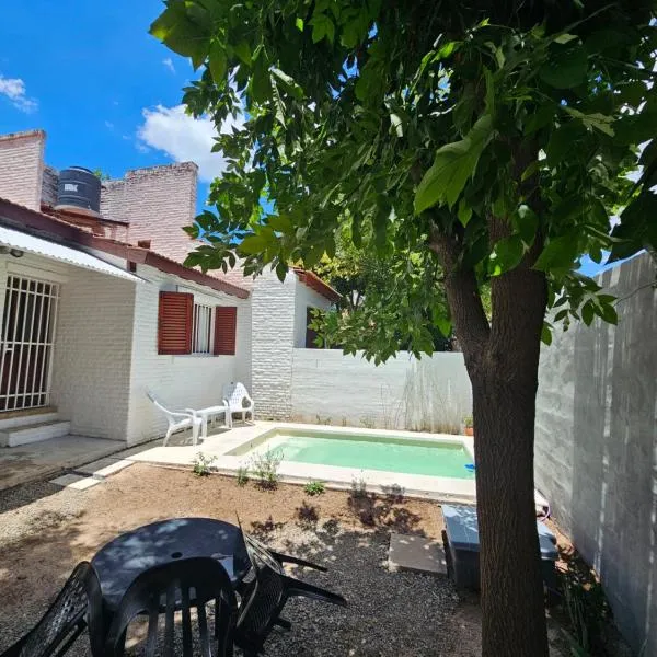 TILO ALOJAMIENTOS casa 2 con pileta exclusiva，位于米娜克拉韦罗的酒店