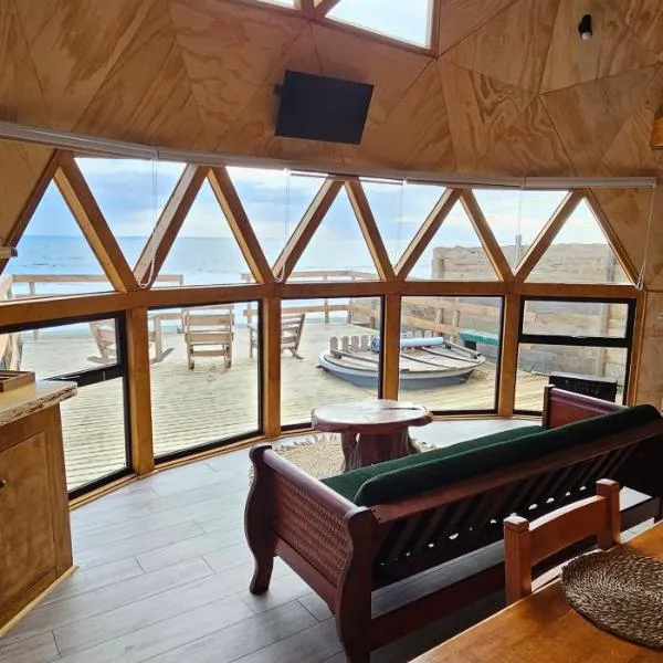 Domos Curiñanco vista al mar，位于瓦尔迪维亚的酒店