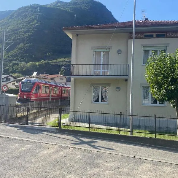 Winter Sports Events 2026 - Miralago - 8 min Walk to Bernina Express，位于蒂拉诺的酒店