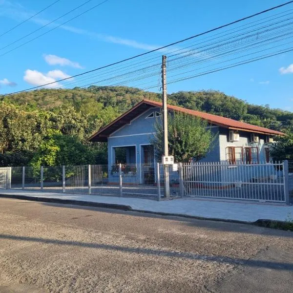 Casa Centenária no centro de Pomerode，位于波梅罗迪的酒店