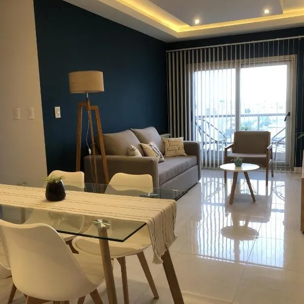 Departamento MARTINIANO con cochera，位于布兰卡港的酒店