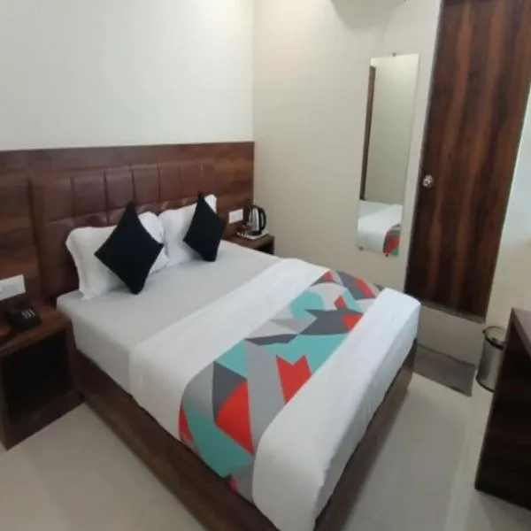 Glitz Hotels Lavender- Nr Mumbai International Airport，位于孟买的酒店