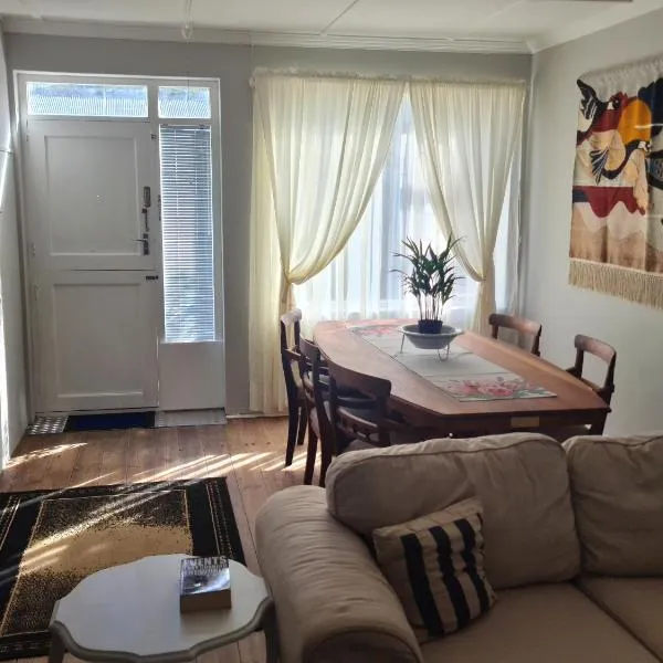 Basson Town Cottage，位于布雷达斯多普的酒店