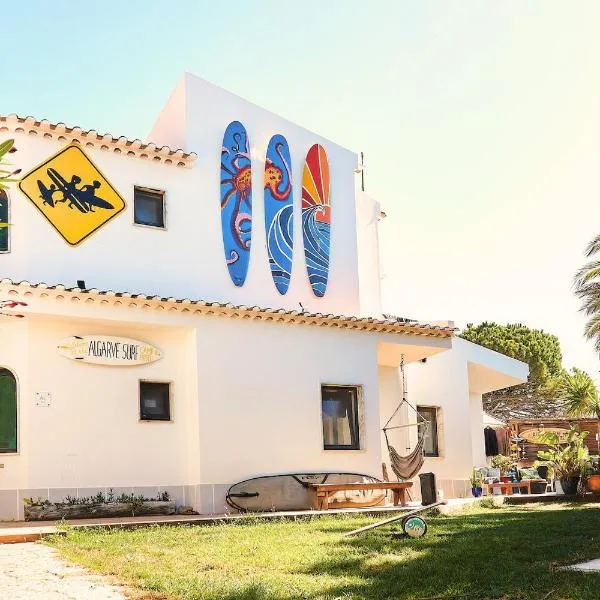 Algarve Surf Camp & Hostel Sagres，位于萨格里什的酒店