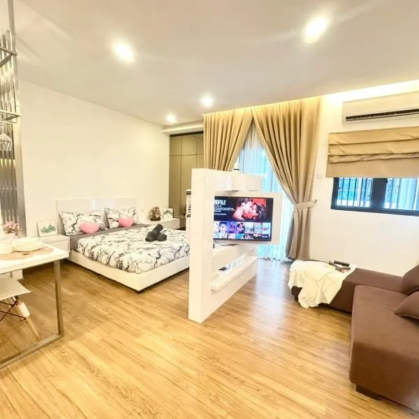 Symphony Tower - Self Check in, Privacy, Epic City View, Netflix, Free Parking，位于蕉赖的酒店