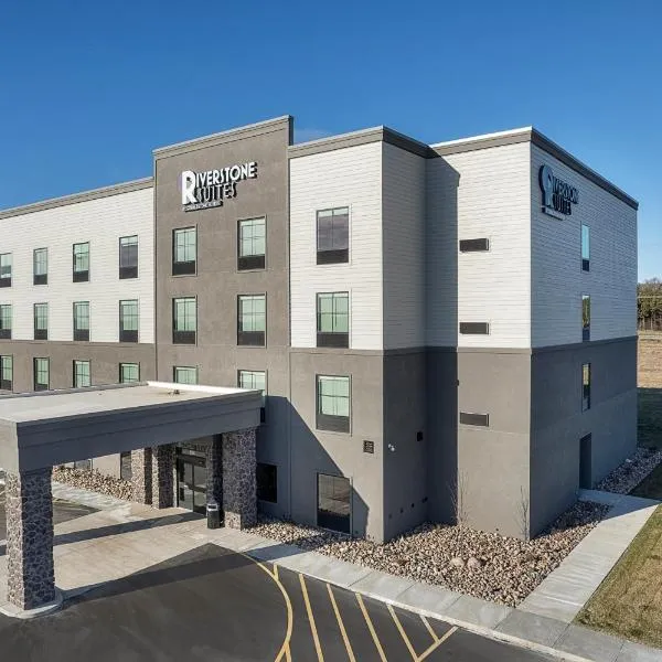 Riverstone Suites by Cobblestone Hotels - Chippewa Falls，位于奇珀瓦福尔斯的酒店