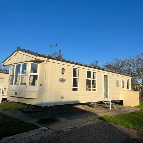 The Buttercup Hideaway Caravan ,Skipsea Sands, Bridlington，位于Ulrome的酒店