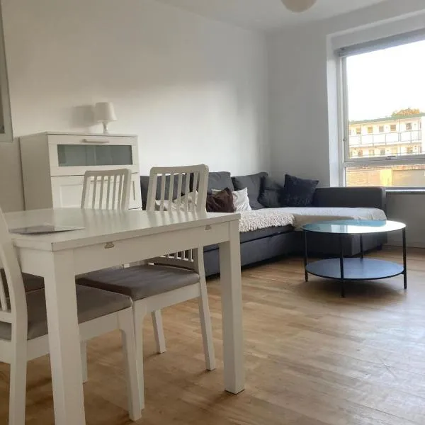 Appartamento con 2 stanze da letto vicino la stazione Metro di Mozart Plads，位于哥本哈根的酒店