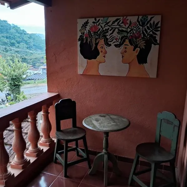 Suites Caipira Vale das Videiras，位于彼得罗波利斯的酒店
