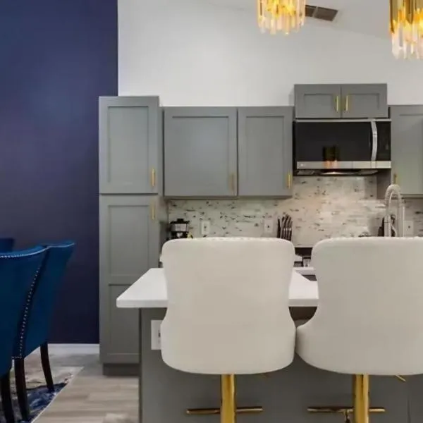 Newly Renovated 3BR house near by Disney & Universal，位于奥兰多的酒店
