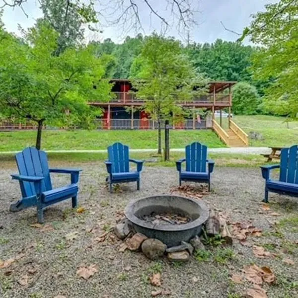 The Hala Lodge and Campground - Roadside Class II -1bed 1bath on Nantahala River，位于布赖森城的酒店