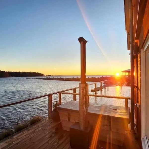 Comfortable Apartment with private dock，位于Gnarp的酒店