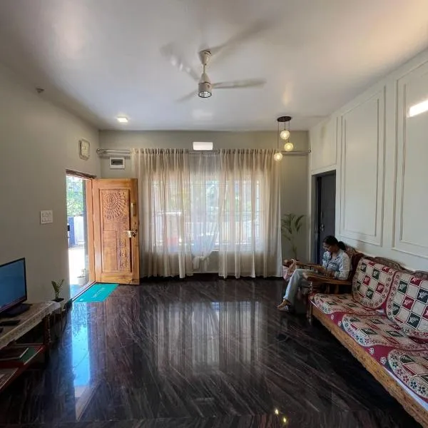 Whispering Pines Haven，位于Sirsi的酒店