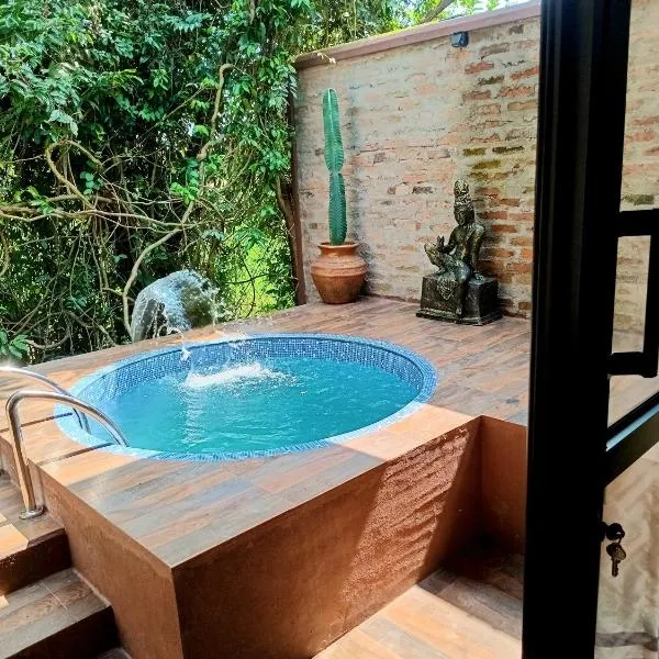 Airport Villa Kamatha -Foreign booking only，位于卡图纳耶克的酒店