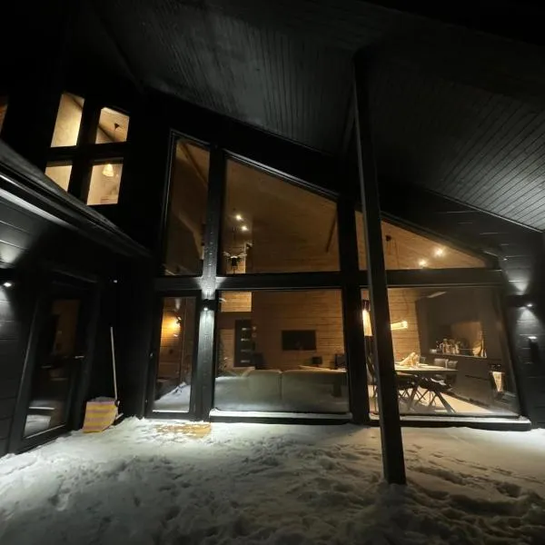 Villa Outi, New Luxury Villa in Äkäslompolo, Lapland，位于阿卡斯洛姆波罗的酒店