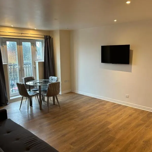 2 Bed 2 Bathroom Apartment central location，位于奥尔德伯里的酒店