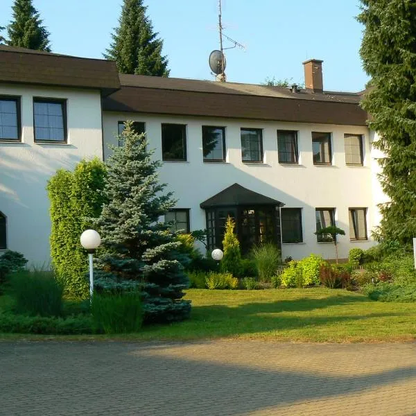 Hotel Amos，位于Staré Těchanovice的酒店