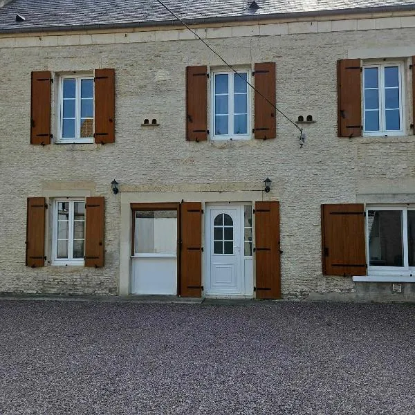 Gite chez Corinne et Marc，位于Rots的酒店