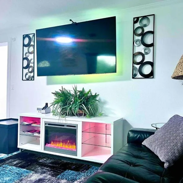 St Augustine Home 3 bdr PetFriendly Fully Fenced Backyard，位于圣奥古斯丁的酒店