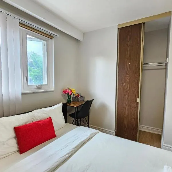 A Home Away-Cozy Guest Room in Toronto，位于多伦多的酒店