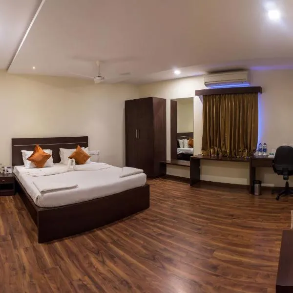 Hotel Somisetty Landmark，位于Rāzole的酒店
