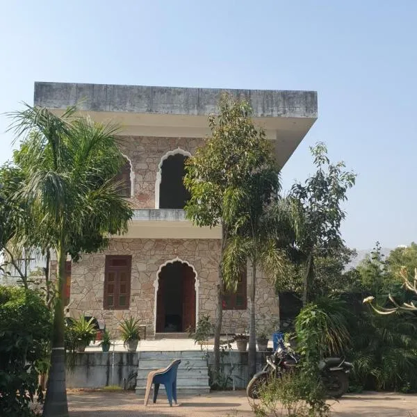 Rest n Ramble Nature hostel，位于布什格尔的酒店