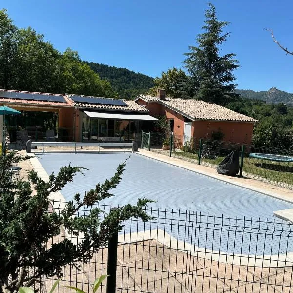 Maison indépendante avec piscine，位于Jaujac的酒店