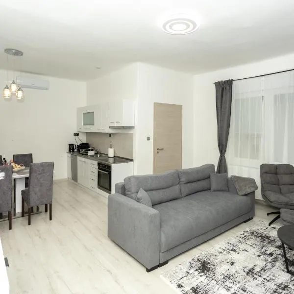 Be Home Apartment，位于佩奇的酒店