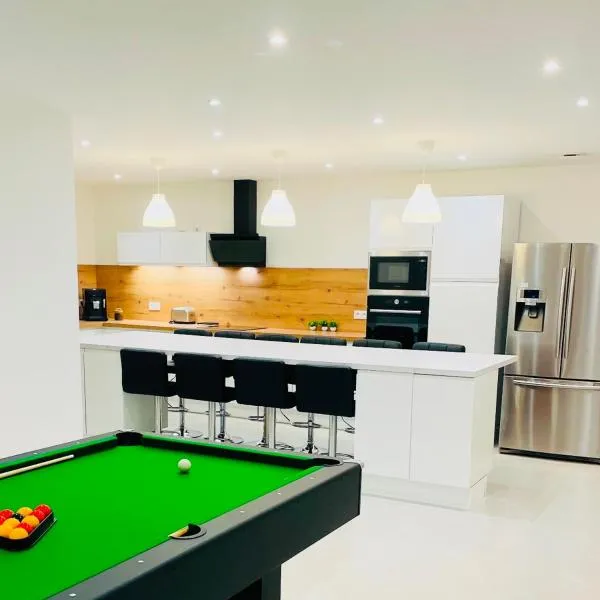 Villa 220 m2 avec 5 chambres 6 lits doubles 2 toilettes 2 salles de bain，位于Beire-le-Châtel的酒店