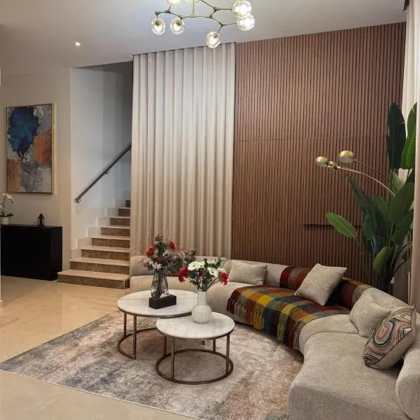 Luxurious 6 Bedroom Villa in Abu Dhabi- Group Getaway，位于阿布扎比的酒店