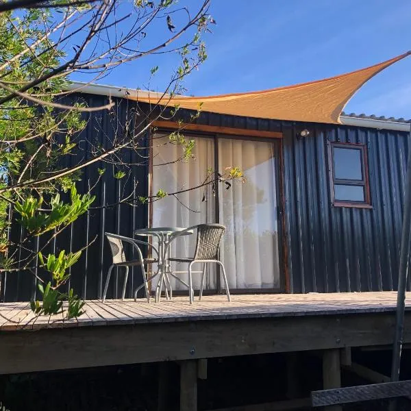 Casetta del Acqua - Eco Off-Grid Fynbos Cottage，位于Plettenbergbaai的酒店