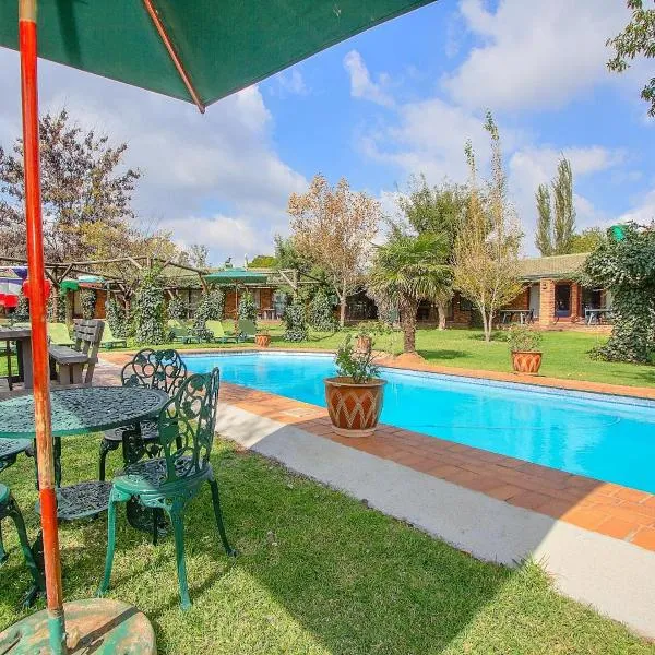 Airport Bird & Game Lodge，位于肯普顿帕克的酒店