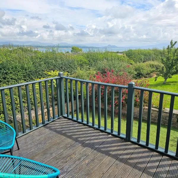 Pine Lodge @Puffin Lodges，位于Chwilog的酒店