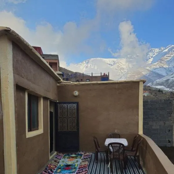 Gite Soleil Private House，位于Tacheddirt的酒店