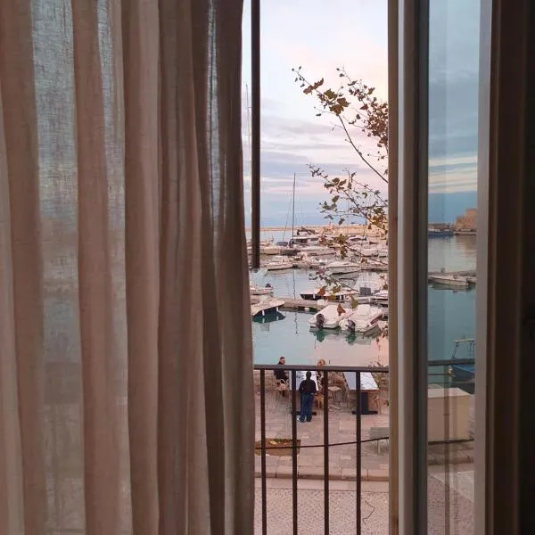 Maison Bleu LUXURY SUITE sul Porto di Trani，位于特拉尼的酒店