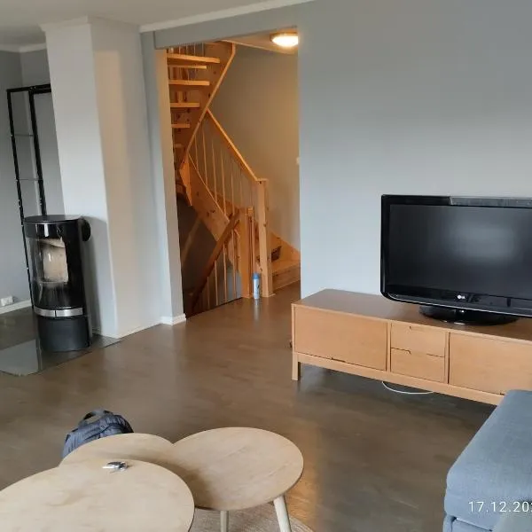 Rooms available, 35 min to Oslo and airport，位于Auli的酒店