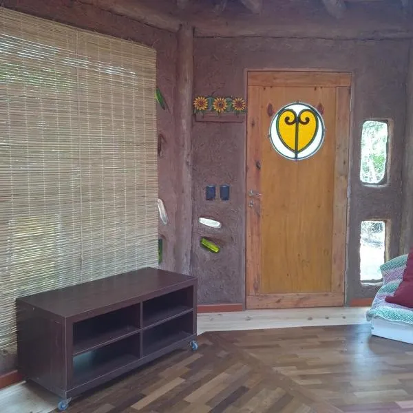 Peaceful cabin in the woods，位于马尔多纳多的酒店