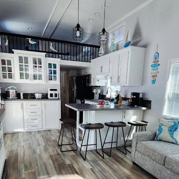 Happy Escape in the Keys Tiny Home，位于基拉戈的酒店
