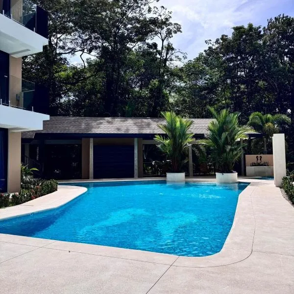 Apartamento en condominio Torres del Mar, Jacó，位于雅科的酒店