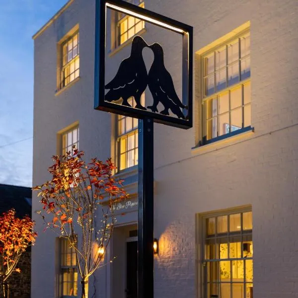 The Blue Pigeons Hotel and Restaurant，位于Worth的酒店