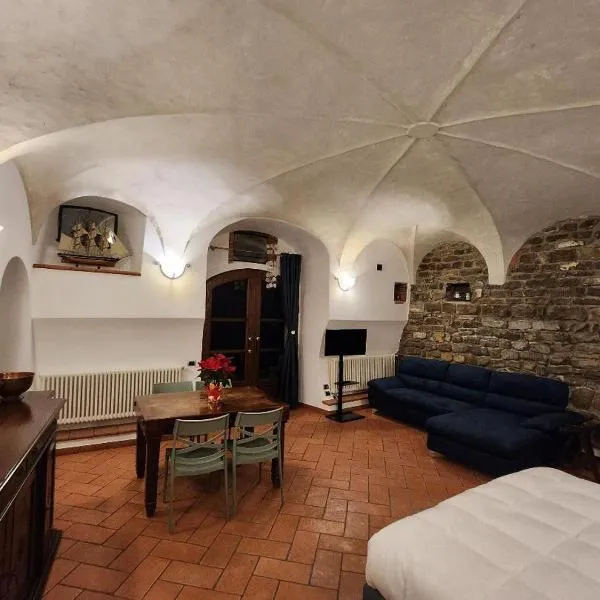 The courtyard of the 6 arches，位于Garlate的酒店