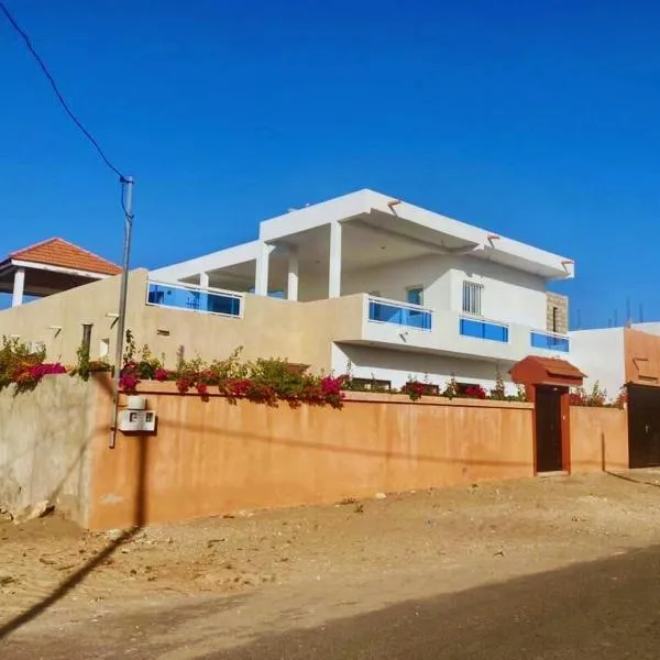HORIZON PLUS - Villa Moderne avec 3 Chambres Climatisées, NETFLIX, WIFI, Vue Mer & Sérénité à Pointe Sarène，位于姆布尔的酒店