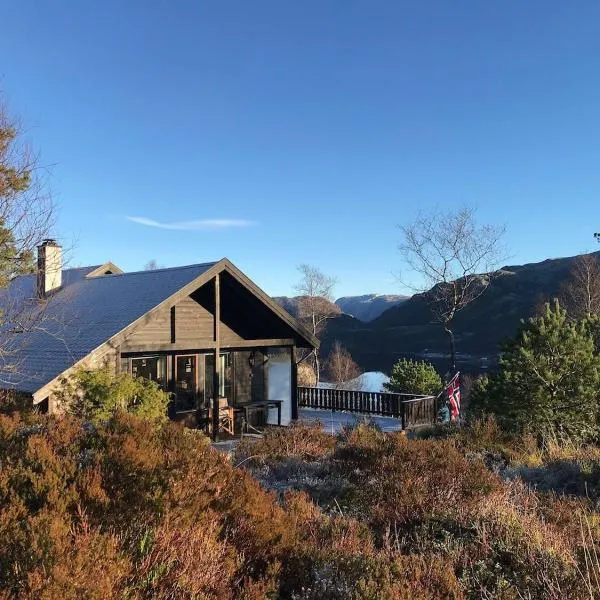 Nice mountain cabin between Pulpit Rock and Kjerag，位于Frafjord的酒店