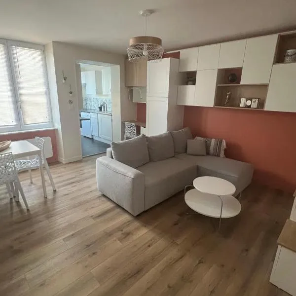Appartement cosy et raffiné，位于瑟堡的酒店