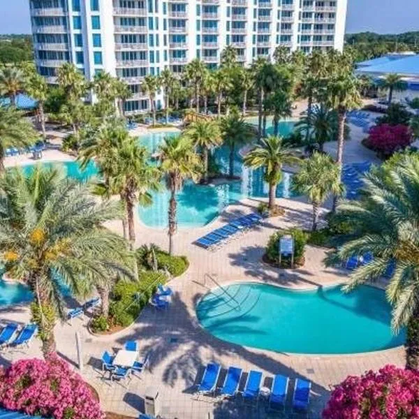 5 Star Resort 2BR 2 BATH King Suite Shuttle Pools Across from Beach 2208，位于德斯坦的酒店