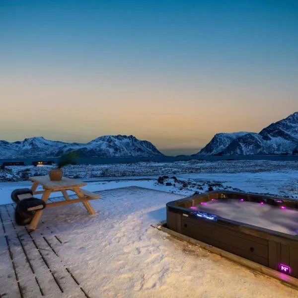 New amazing cabin with spectacular view and jacuzzi in the heart of Lofoten，位于Lyngværet的酒店