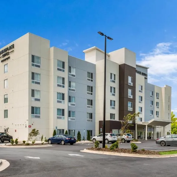 TownePlace Suites by Marriott Greensboro Coliseum Area，位于格林斯伯勒的酒店